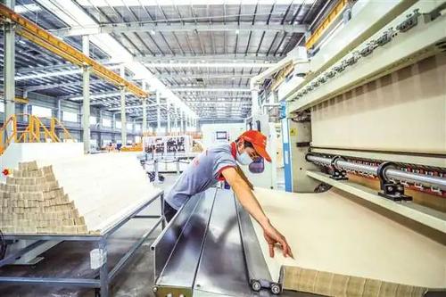 中國制造業(yè)何以在全球產(chǎn)業(yè)鏈中“穩(wěn)坐釣魚臺”？——從麥肯錫報告看“世界工廠”的未來與教育科技之鑰